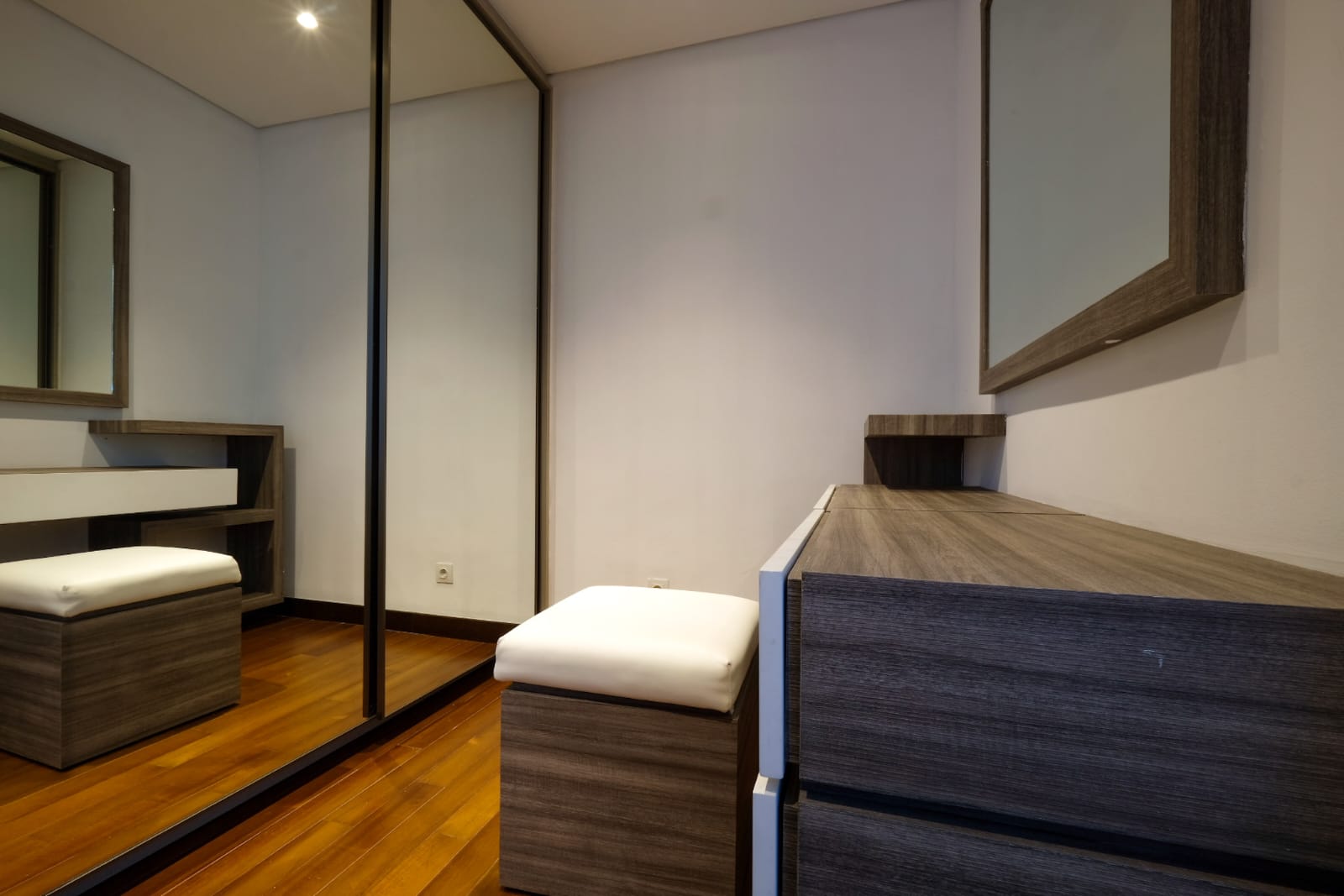 Sewa Casagrande Residence Tower Angelo 3+1 Bed Room Fully Furnished