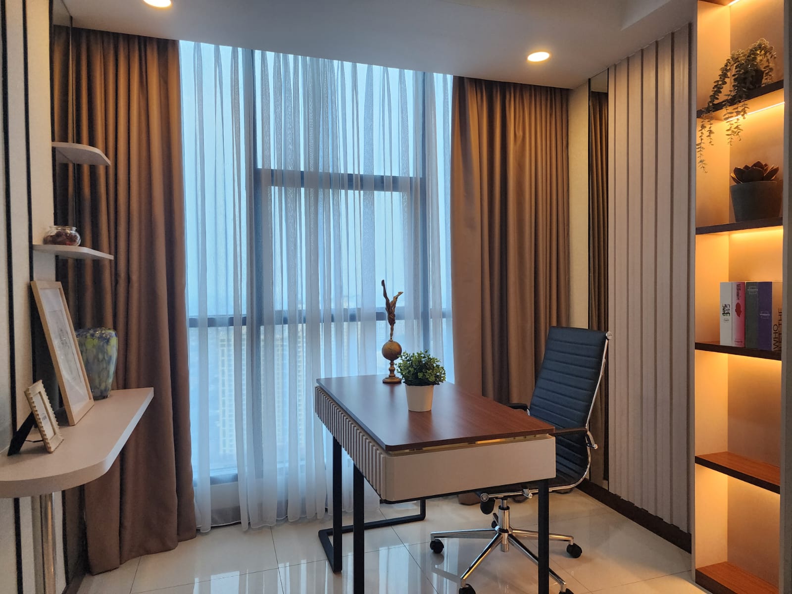 Stock Jual Casagrande Residence Bulan Agustus 2024 Jual Tower Angelo 3+1 Bed Room Luas 120 m2 Furnished Lantai 37 unit 08 Rp. 5,2 Milyar Stock Jual Termurah, Terlengkap dan Terupdate www.casagrande-residence.com !!!