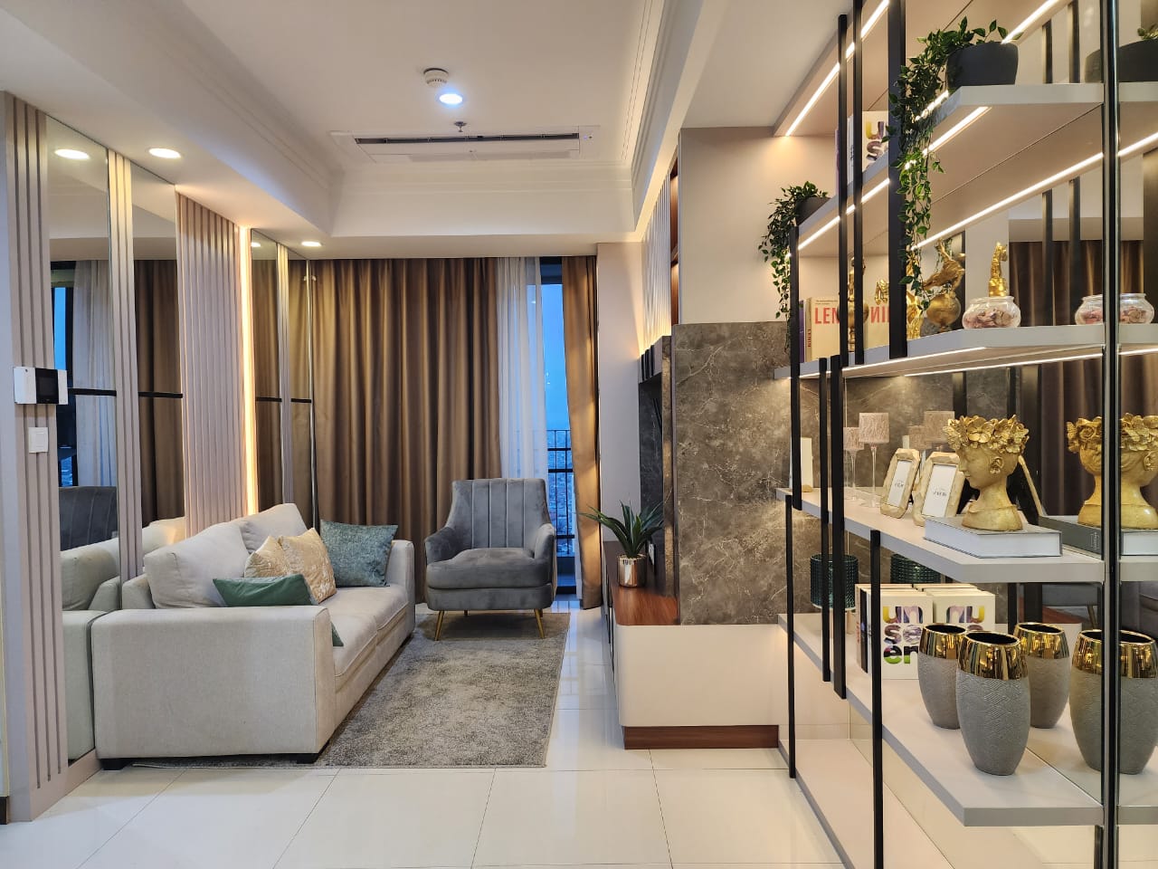 Stock Jual Casagrande Residence Bulan Agustus 2024 Jual Tower Angelo 3+1 Bed Room Luas 120 m2 Furnished Lantai 37 unit 08 Rp. 5,2 Milyar Stock Jual Termurah, Terlengkap dan Terupdate www.casagrande-residence.com !!!
