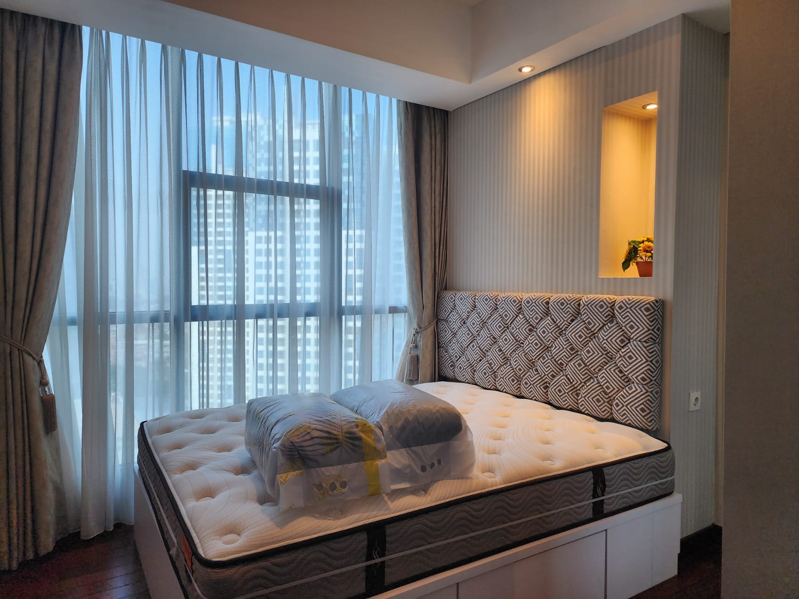 Stock Sewa Casagrande Residence Bulan Juli 2025 Sewa Apartemen Tower Chianti 3+1 Bed Room Luas 145 m2 Lantai 22 unit 08 USD 2000/Bulan (USD 24.000/Tahun) Minimal Sewa 1 Tahun Stock Sewa Terupdate www.casagrande-residence.com