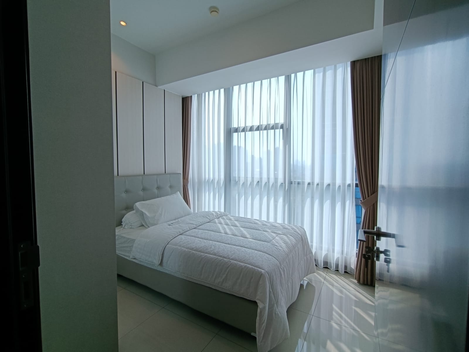 Tower Angelo 2+1 Bed Room Luas 88 m2 Lantai 10 Unit 01 Rp.18 Juta Per Bulan Minimal Sewa 1 Tahun www.casagrande-residence.com Stock Sewa Apartemen Casa Grande Terlengkap dan Termurah Bulan Juli Tahun 2024