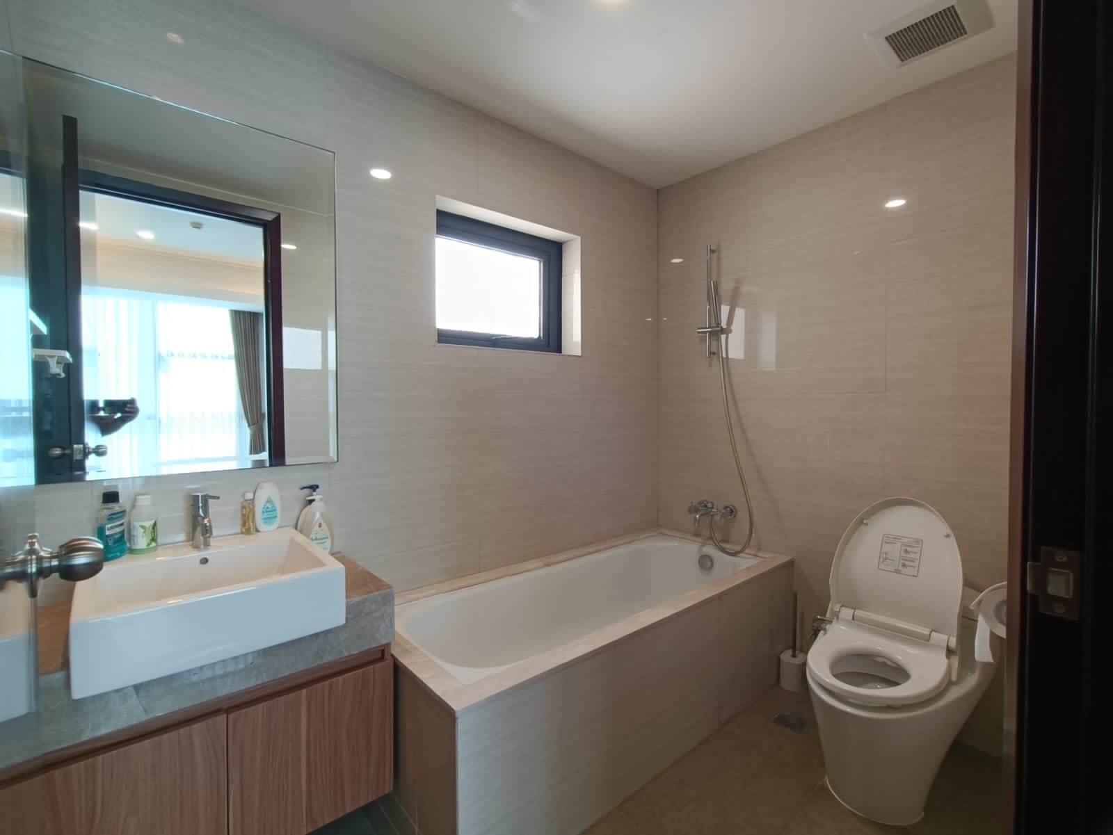 Tower Angelo 2+1 Bed Room Luas 88 m2 Lantai 10 Unit 01 Rp.18 Juta Per Bulan Minimal Sewa 1 Tahun www.casagrande-residence.com Stock Sewa Apartemen Casa Grande Terlengkap dan Termurah Bulan Juli Tahun 2024