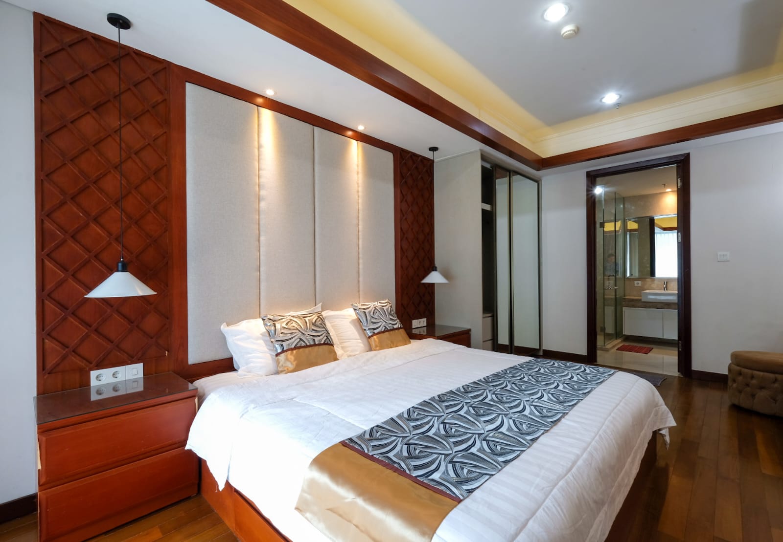 Sewa Apartemen Casagrande Tower Bella Private Lift 3 + 1 Bed Room Lantai 03 Unit 10 Rp.30.000.000 / bulan Minimal Sewa 1 Tahun